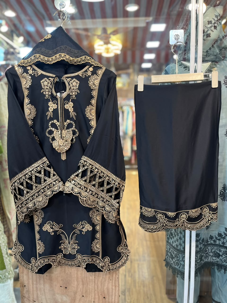 Silverstudion Black Golden Reyon 3-Piece Designer Suit